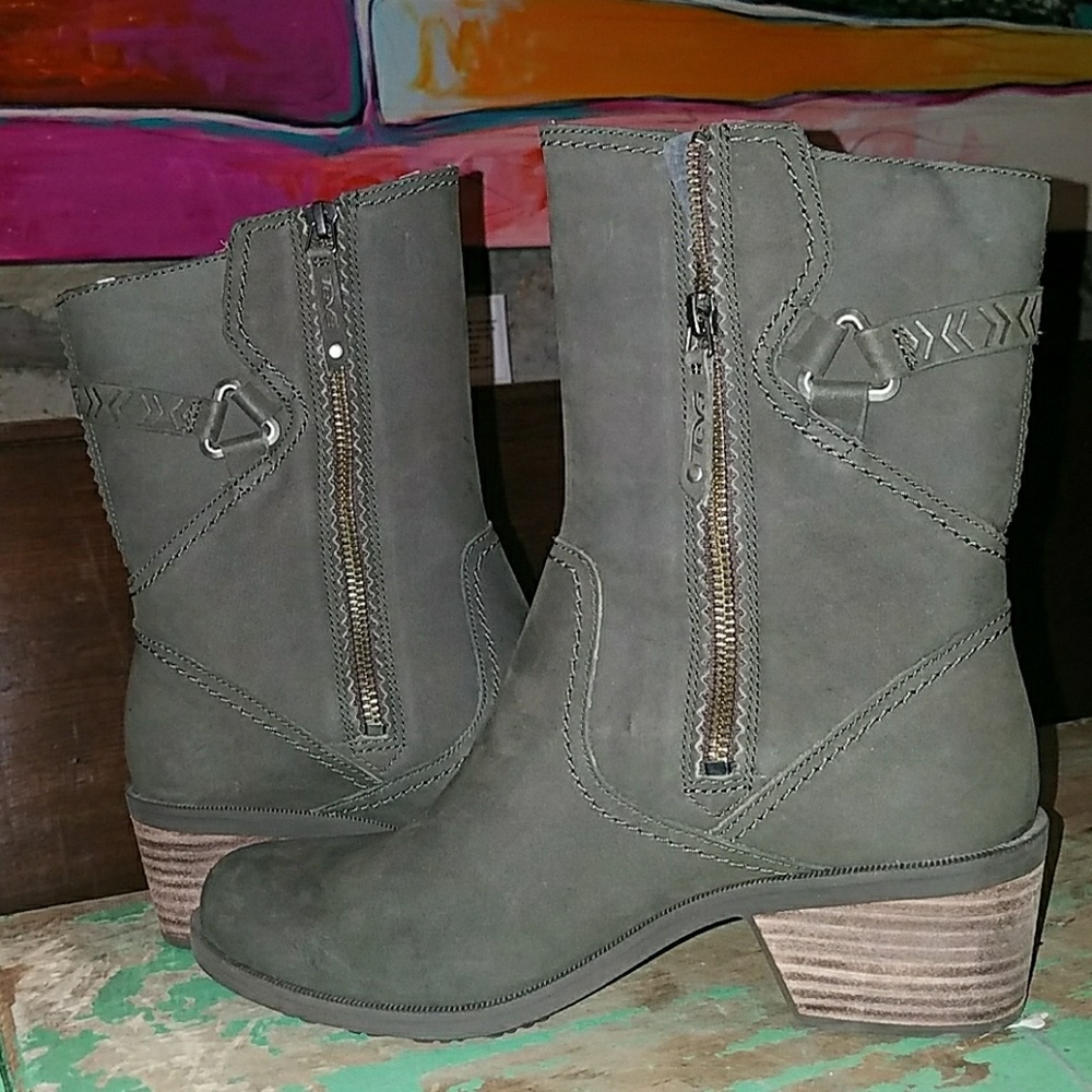 Teva Foxy Mid Boot